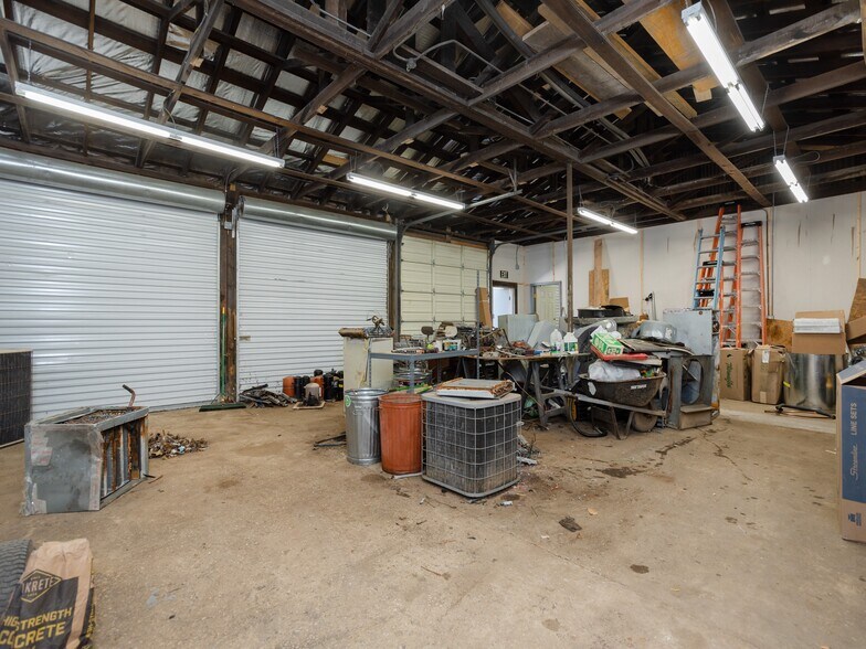 More Photos Of 445 6th E ave, Hendersonville Light Distribution For Sale