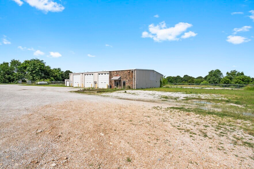 More Photos Of 825 MO-59, Carthage Industrial For Lease