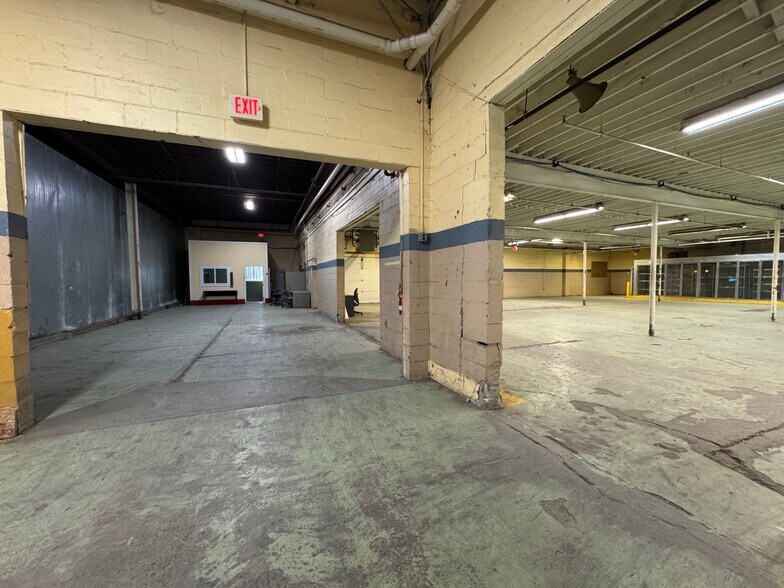More Photos Of 195 Hudson St, Cornwall-on-Hudson Distribution For Lease