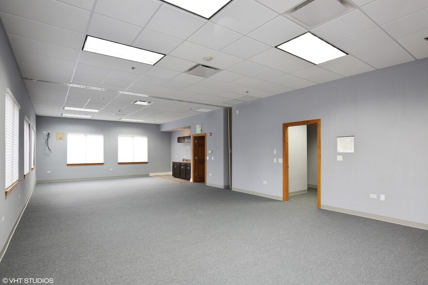 More Photos Of 1446 Merchant Dr, Algonquin Medical For Sale