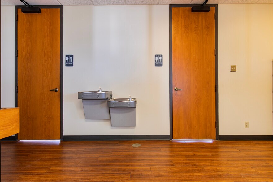 More Photos Of 7900 Shoal Creek Blvd, Austin General Retail For Sale
