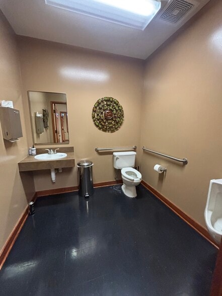 More Photos Of 1820-1824 N 169th Plz, Omaha Office For Lease