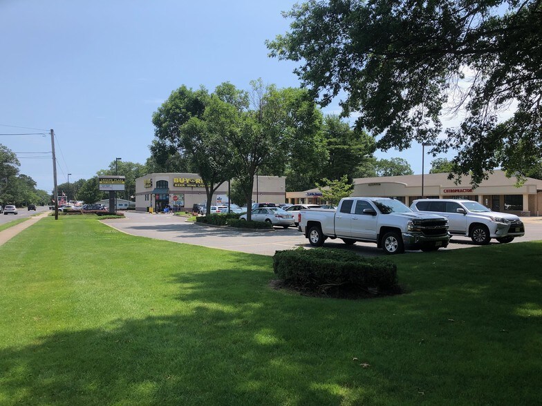 More Photos Of 567 Mantoloking Rd, Brick Storefront Retail Office For Lease