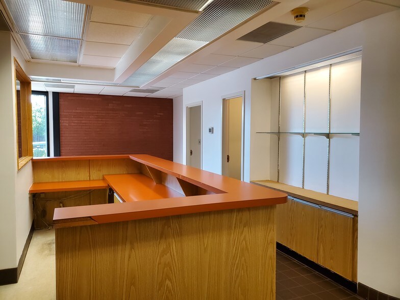 More Photos Of 720 Jackson St, Herndon Medical For Lease