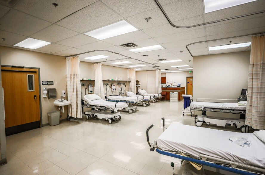 More Photos Of 368 E Riverside Dr, Saint George Medical For Sale