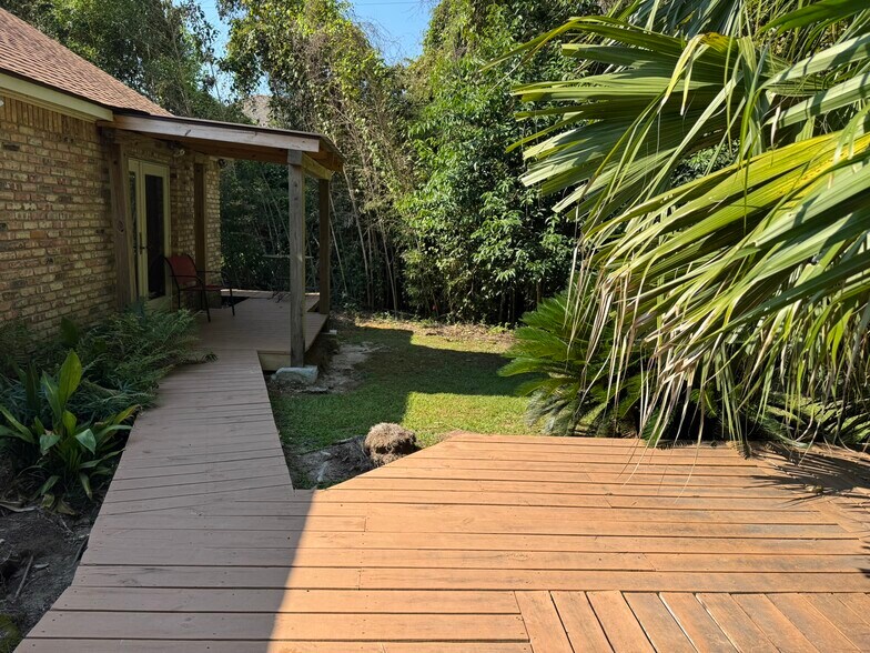 More Photos Of 10508 S Glenstone Pl, Baton Rouge Loft Creative Space For Lease