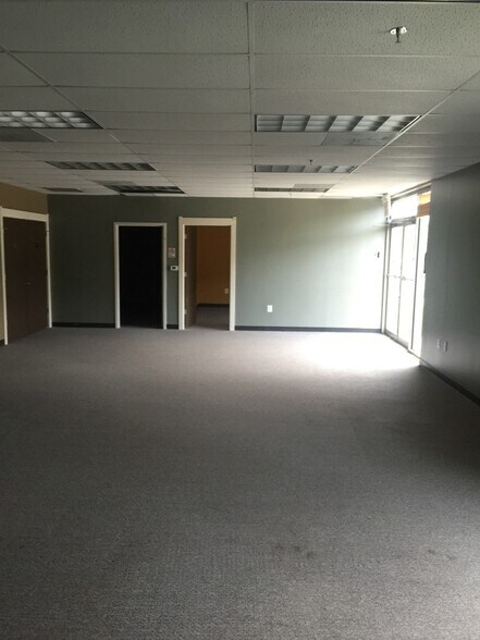 More Photos Of 9042 Hornbaker Rd, Manassas Industrial For Lease