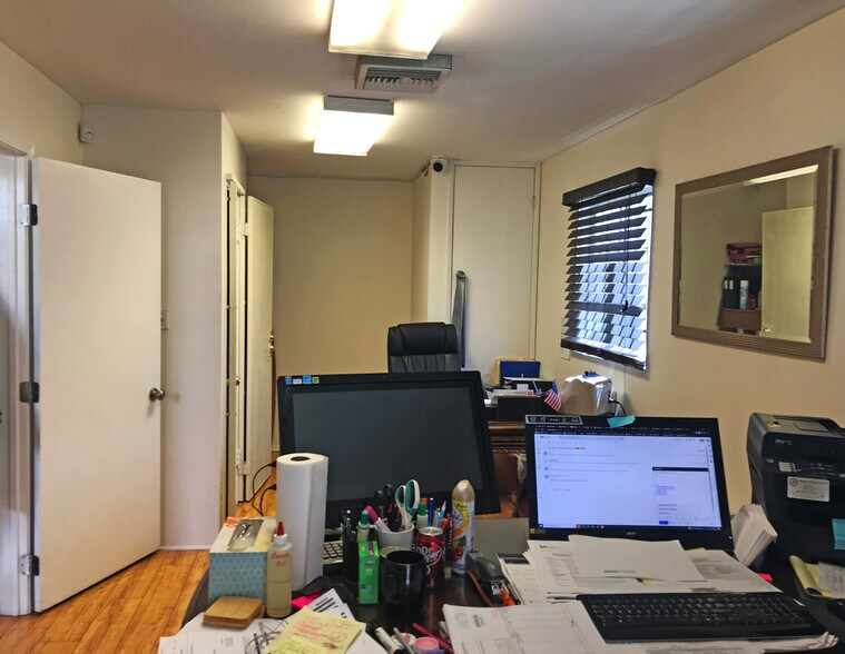 More Photos Of 13561-13563 Ventura Blvd, Sherman Oaks Storefront Retail Office For Lease