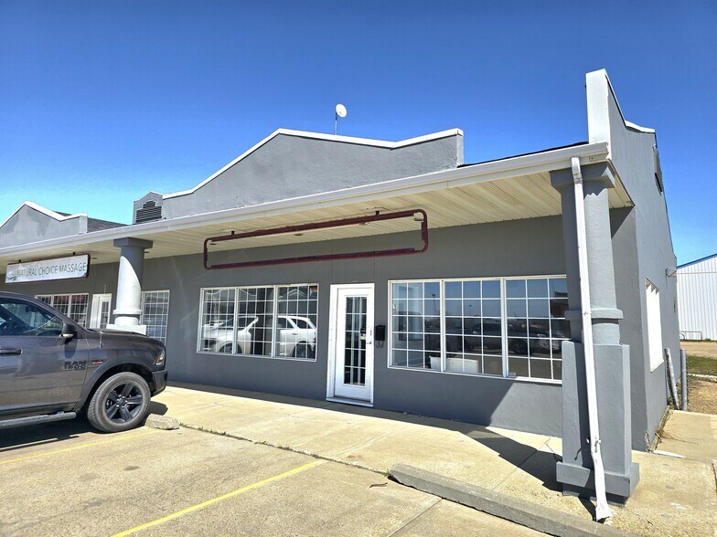 More Photos Of 6201 50th St, Leduc General Retail For Sale