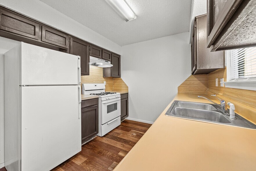 More Photos Of 6913 Wentworth Dr, Austin Multifamily For Sale