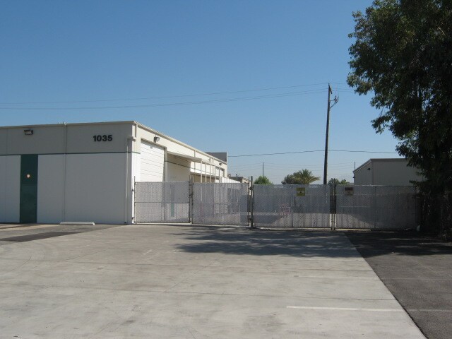 More Photos Of 1031-1035 S Linwood Ave, Santa Ana Warehouse For Lease