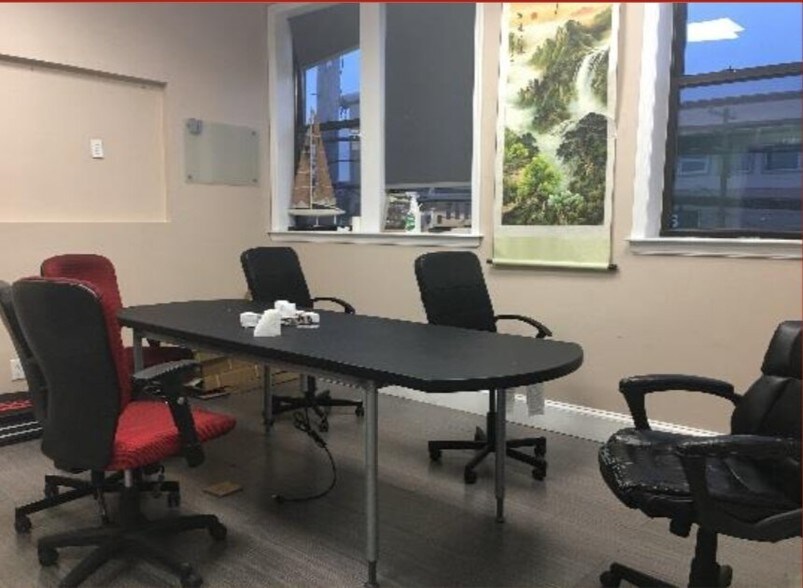 More Photos Of 110 Jericho Tpke, New Hyde Park Showroom For Lease