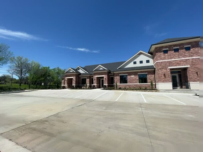 More Photos Of 124 River Oaks Dr, Southlake Office For Sale