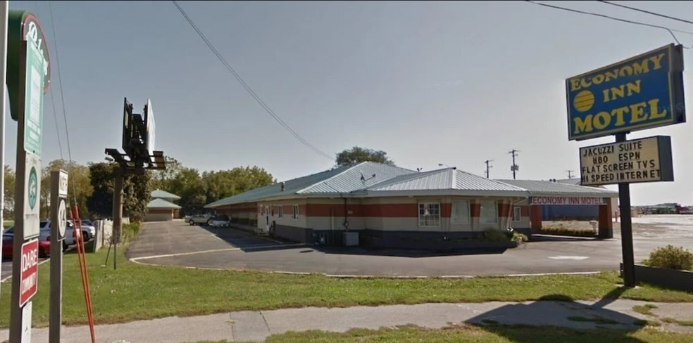 Primary Photo Of 3108 S Center St, Marshalltown Hotel For Sale