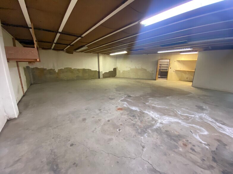 More Photos Of 7712 NE Sandy Blvd, Portland Warehouse For Sale