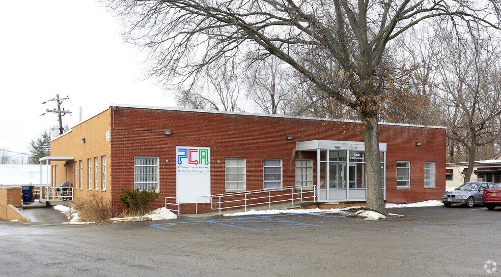 More Photos Of 7401 S Broadway, Red Hook Office For Sale