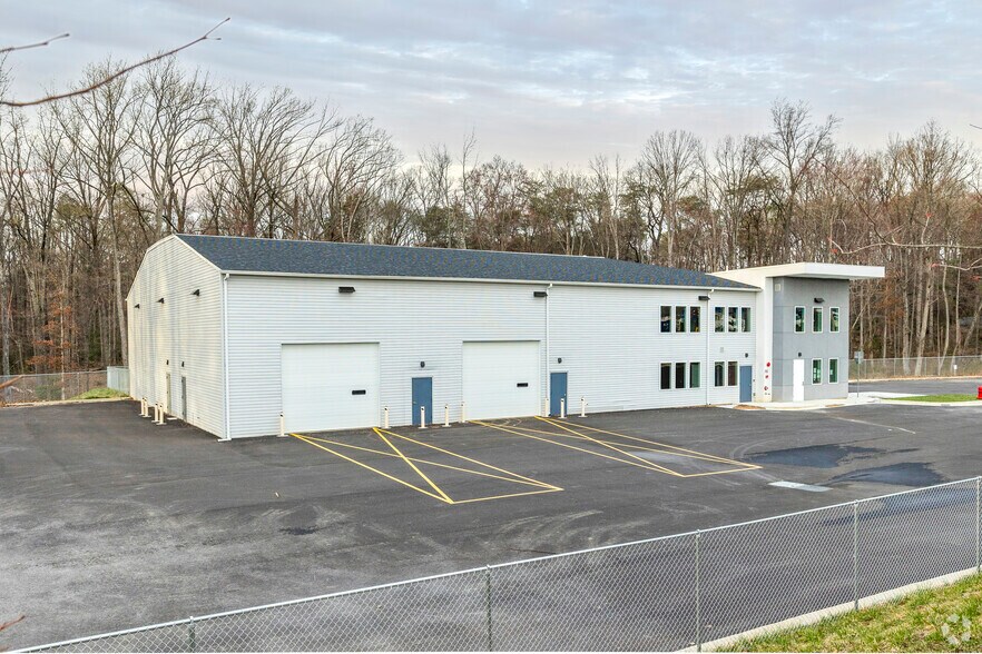 More Photos Of 4860 Forbes Blvd, Lanham Warehouse For Sale