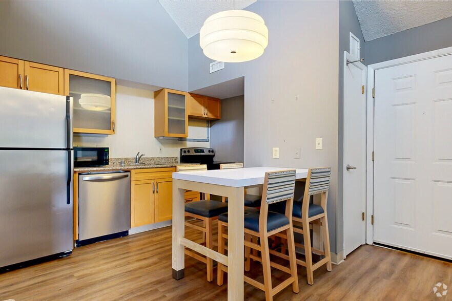 More Photos Of 3 Greenhill Pky, Birmingham Apartments For Sale