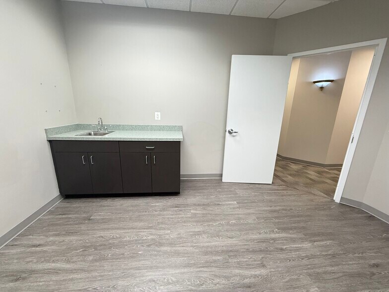 More Photos Of 12200 Tech Rd, Silver Spring Medical For Lease