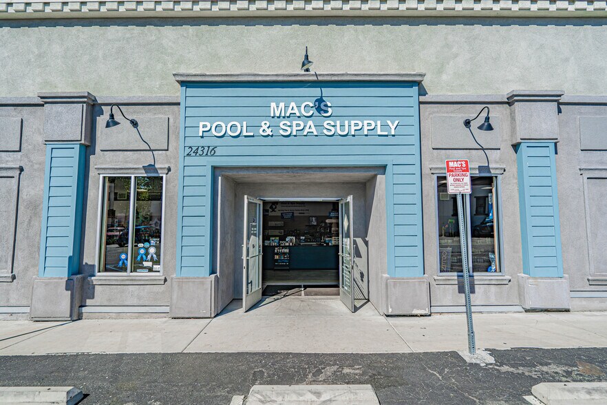 More Photos Of 24316 Main St, Newhall Freestanding For Sale