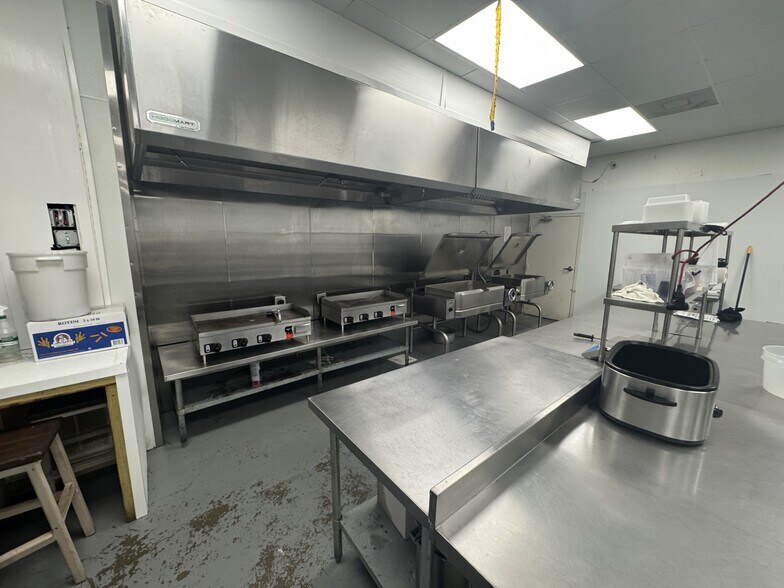 More Photos Of 3102 S Ruby Ave, Gonzales Light Distribution For Lease