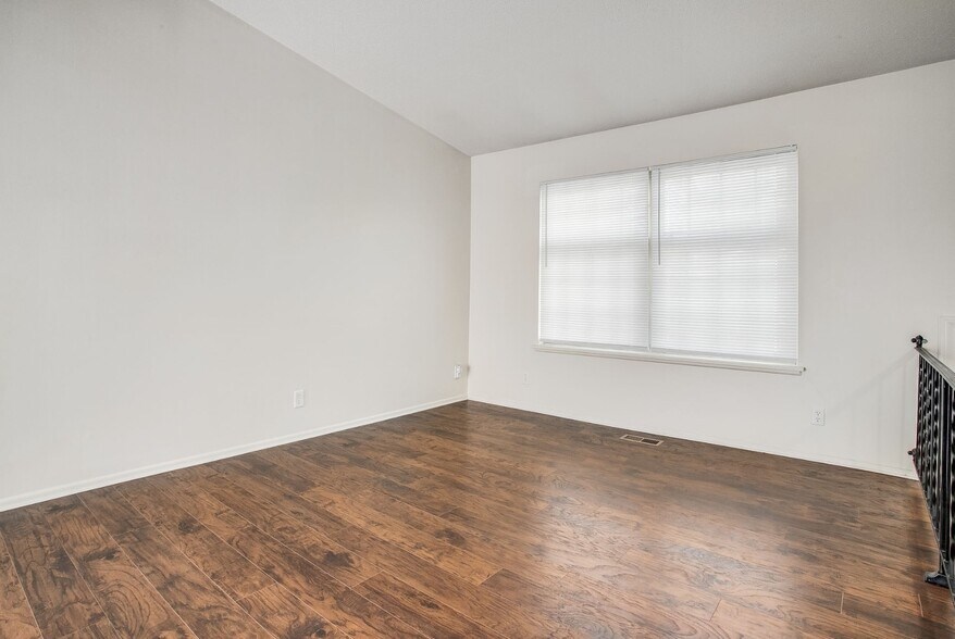 More Photos Of 605-607 NE Lynn St, Lee's Summit Apartments For Sale