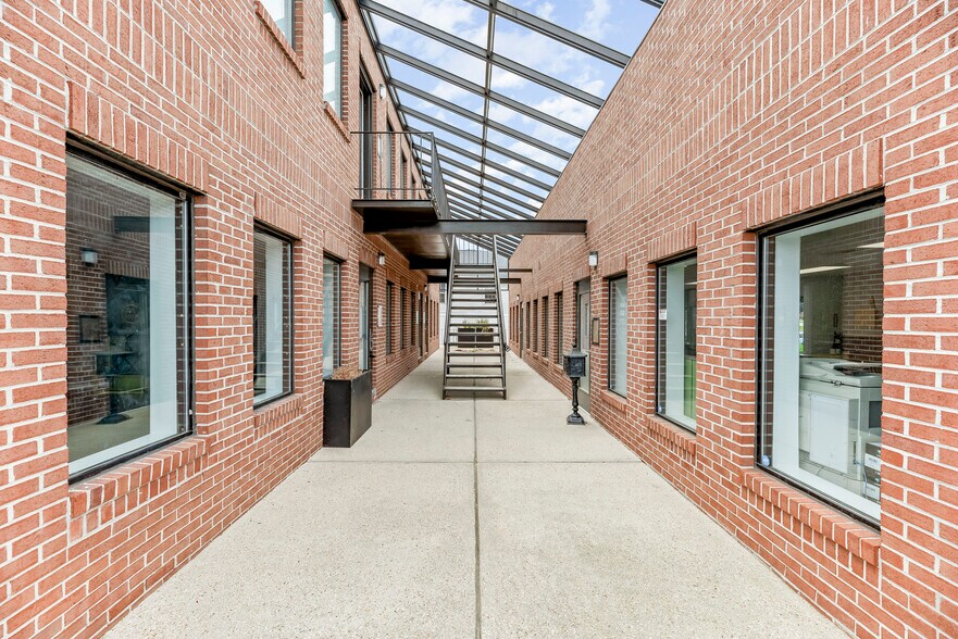 More Photos Of 10351 Southern Maryland Blvd, Dunkirk Office For Sale