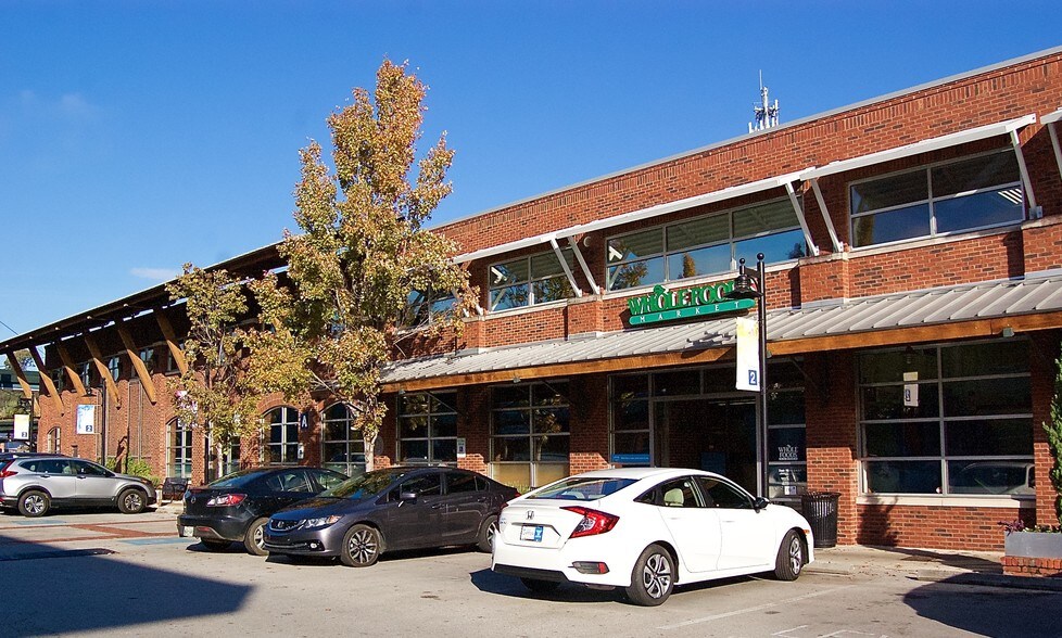 More Photos Of 205 Manufacturers Rd, Chattanooga General Retail For Lease