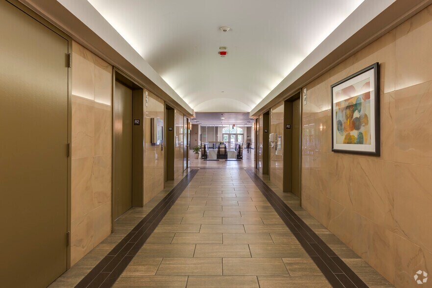 More Photos Of 1900 NW Expressway, Oklahoma City Office For Lease