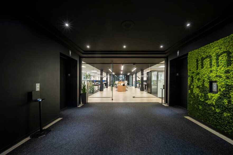 More Photos Of 1555 Rue Peel, Montréal Office For Lease