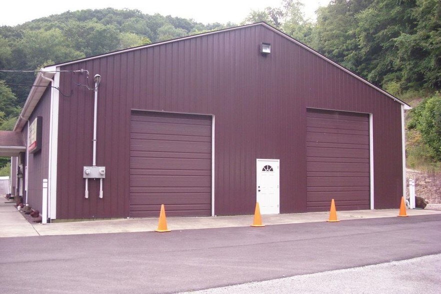 More Photos Of 903 Constitution Blvd, Beaver Falls Office For Lease