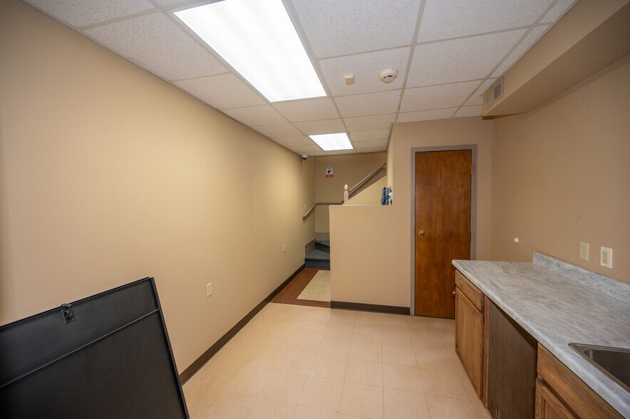 More Photos Of 2114 N Jackson St, Tullahoma Loft Creative Space For Sale