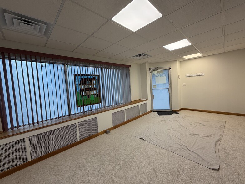 More Photos Of 4155 Addison St, Chicago Office For Lease