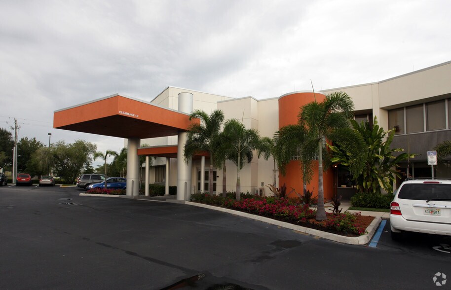 More Photos Of 4571 Colonial Blvd, Fort Myers Medical For Lease