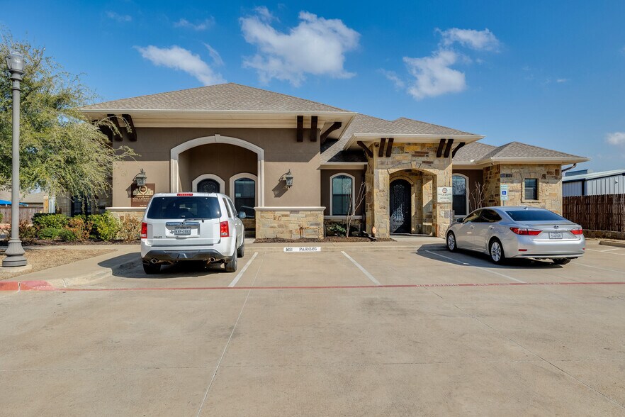 Primary Photo Of 8821 Davis Blvd, Keller Medical For Lease