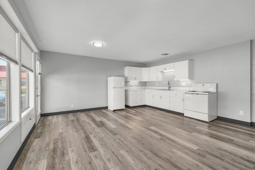 More Photos Of 118 Engle Ave, Molalla Storefront For Sale