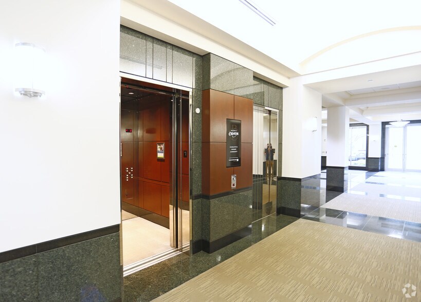 More Photos Of 13925 Ballantyne Corporate Pl, Charlotte Office For Lease