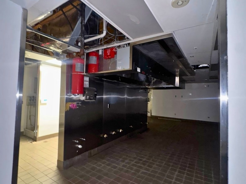 More Photos Of 1380 W Centerville Rd, Garland Restaurant For Lease