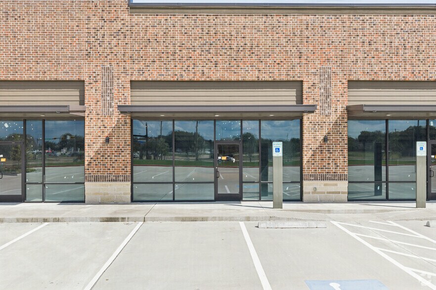 More Photos Of 5149 Reading Rd, Rosenberg Storefront For Sale