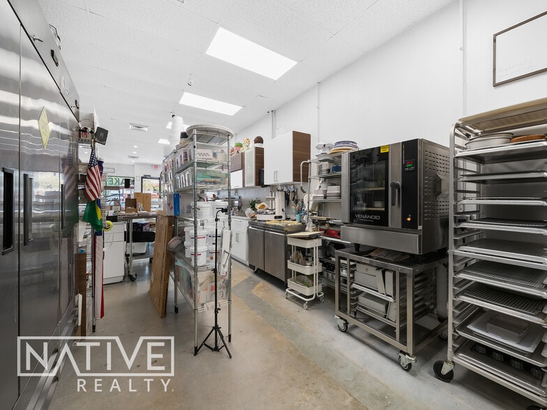 More Photos Of 2801-2809 E Commercial Blvd, Fort Lauderdale Unknown For Lease