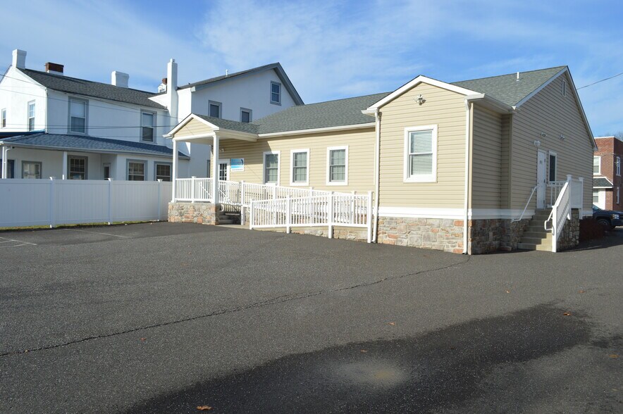 Primary Photo Of 66 N Main St, Sellersville Medical For Lease