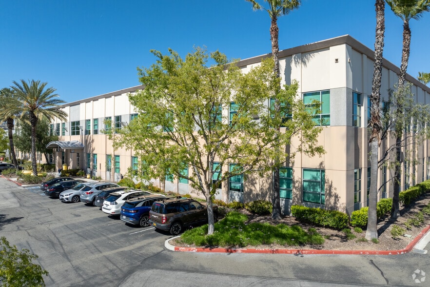 More Photos Of 27240 W Turnberry Ln, Valencia Office For Sale