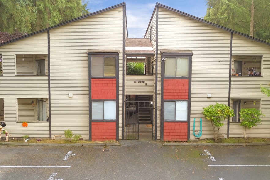 Primary Photo Of 12607 NE 119th St, Kirkland Apartments For Sale
