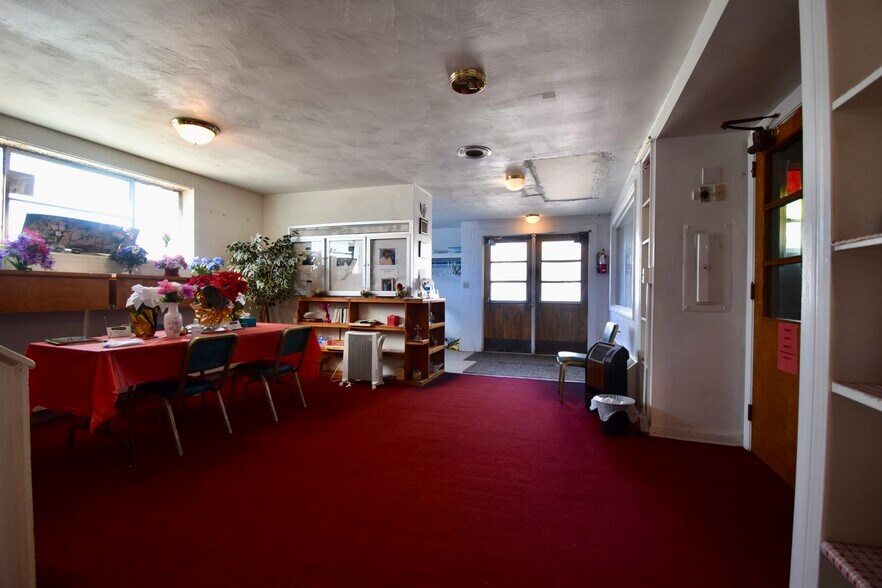 More Photos Of 818 N Jenison Ave, Lansing Religious Facility For Sale