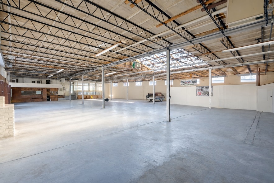 More Photos Of 1900 Kirkwood Hwy, Wilmington Freestanding For Lease