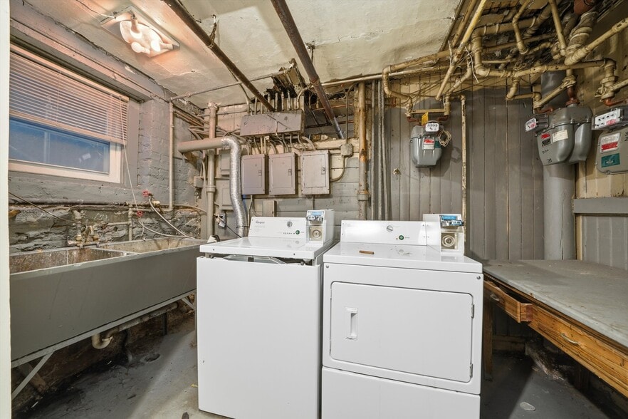 More Photos Of 3136 W Logan Blvd, Chicago Multifamily For Sale