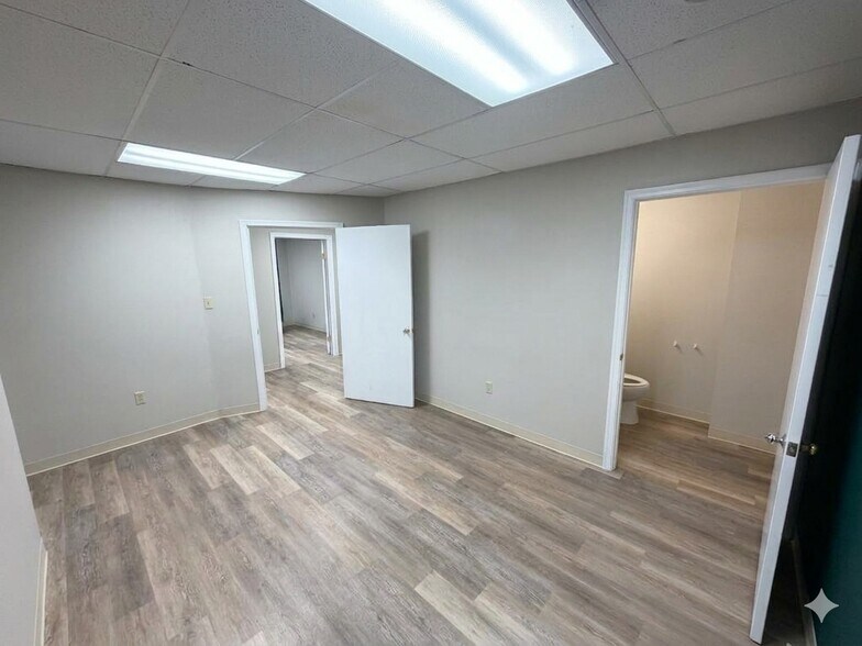 More Photos Of 850 W 40th St, Norfolk Office For Lease