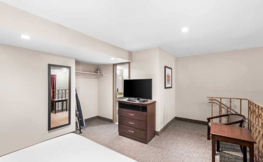 More Photos Of 265 33rd Ave, Columbus Hotel For Sale
