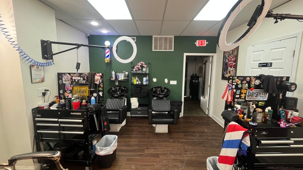 More Photos Of 417 Railroad Ave, Round Lake Freestanding For Lease