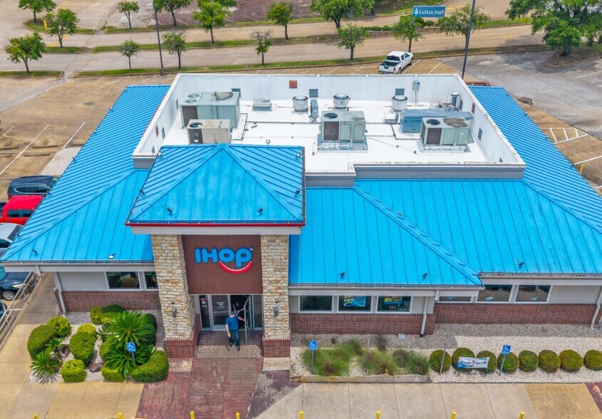 More Photos Of 4400 S Medford Dr, Lufkin Restaurant For Sale